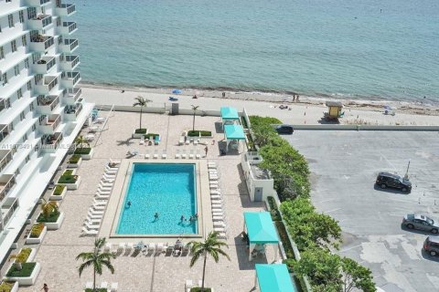 Condominio en venta en Hollywood, Florida, 2 dormitorios, 101.73 m2 № 1991838 - foto 25