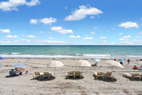 Condominio en venta en Hollywood, Florida, 2 dormitorios, 101.73 m2 № 1991838 - foto 21