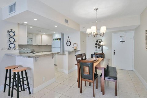 Condominio en venta en Hollywood, Florida, 2 dormitorios, 101.73 m2 № 1991838 - foto 11