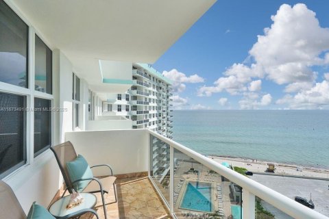 Condominio en venta en Hollywood, Florida, 2 dormitorios, 101.73 m2 № 1991838 - foto 3