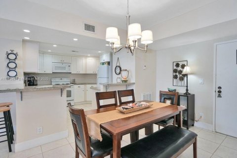 Condominio en venta en Hollywood, Florida, 2 dormitorios, 101.73 m2 № 1991838 - foto 9