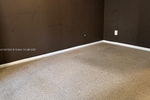 Condo in Miami, Florida, 2 bedrooms  № 1847638 - photo 7