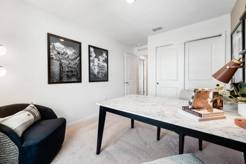 Townhouse in Mount Dora, Florida 3 bedrooms, 119.38 sq.m. № 2094739 - photo 3
