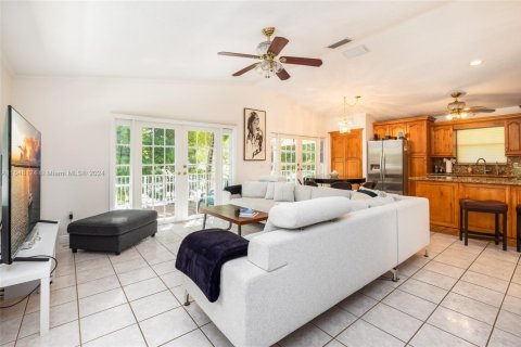 House in Tavernier, Florida 2 bedrooms, 104.05 sq.m. № 1704965 - photo 2