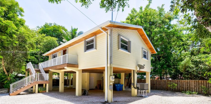 House in Tavernier, Florida 2 bedrooms, 104.05 sq.m. № 1704965