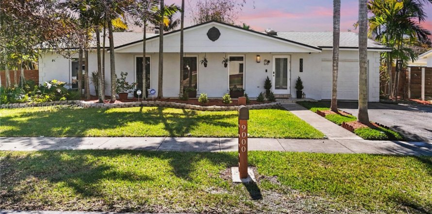 Дом в Катлер-Бей, Флорида 3 спальни, 151.62м2 № 2032351