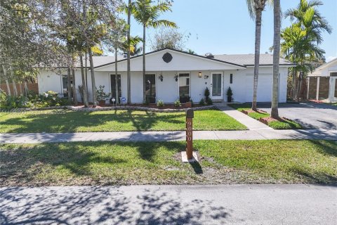 Купить виллу или дом в Катлер-Бей, Флорида 3 спальни, 151.62м2, № 2032351 - фото 3