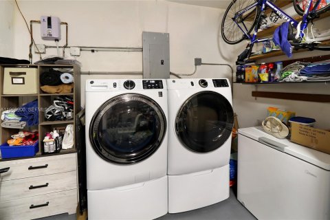 Купить виллу или дом в Катлер-Бей, Флорида 3 спальни, 151.62м2, № 2032351 - фото 28