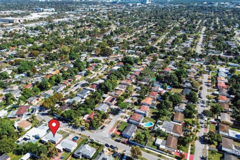 House in North Miami Beach, Florida 3 bedrooms, 91.79 sq.m. № 2025147 - photo 4