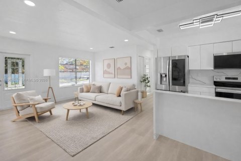 House in North Miami Beach, Florida 3 bedrooms, 91.79 sq.m. № 2025147 - photo 7