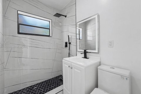 House in North Miami Beach, Florida 3 bedrooms, 91.79 sq.m. № 2025147 - photo 11