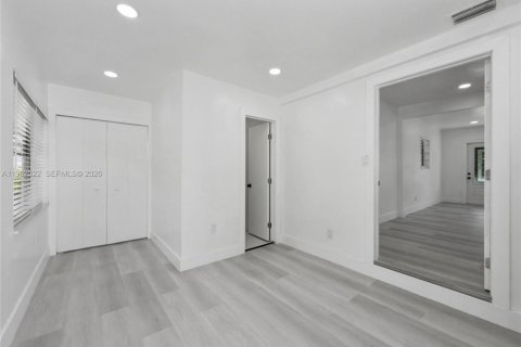 House in North Miami Beach, Florida 3 bedrooms, 91.79 sq.m. № 2025147 - photo 20