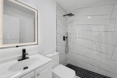 House in North Miami Beach, Florida 3 bedrooms, 91.79 sq.m. № 2025147 - photo 10