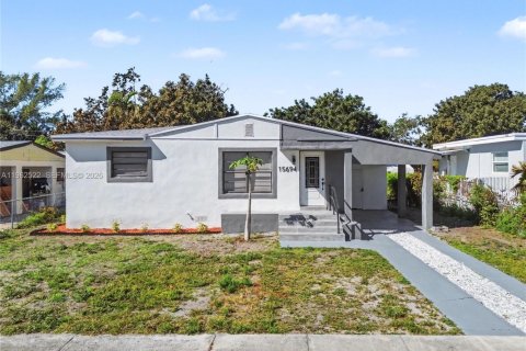 House in North Miami Beach, Florida 3 bedrooms, 91.79 sq.m. № 2025147 - photo 2