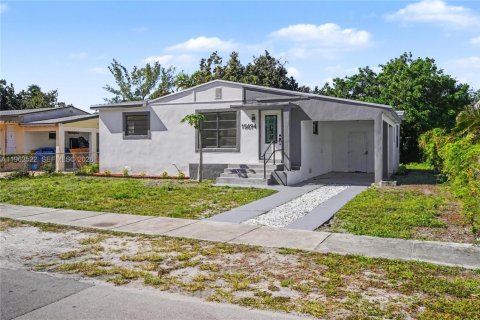 House in North Miami Beach, Florida 3 bedrooms, 91.79 sq.m. № 2025147