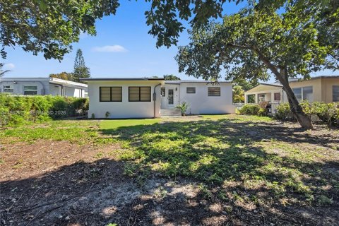 House in North Miami Beach, Florida 3 bedrooms, 91.79 sq.m. № 2025147 - photo 23