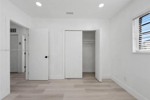 House in North Miami Beach, Florida 3 bedrooms, 91.79 sq.m. № 2025147 - photo 15