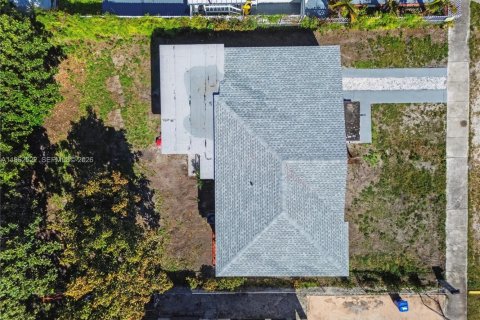 House in North Miami Beach, Florida 3 bedrooms, 91.79 sq.m. № 2025147 - photo 25