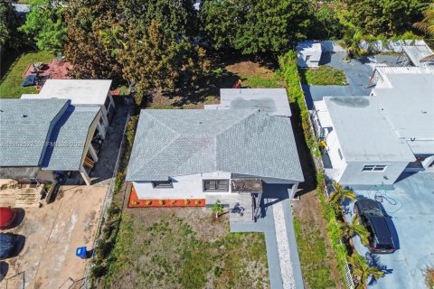 House in North Miami Beach, Florida 3 bedrooms, 91.79 sq.m. № 2025147 - photo 26