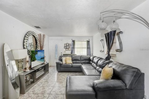 Villa ou maison à vendre à Tampa, Floride: 3 chambres, 111.76 m2 № 2355737 - photo 3