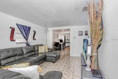 Villa ou maison à vendre à Tampa, Floride: 3 chambres, 111.76 m2 № 2355737 - photo 2
