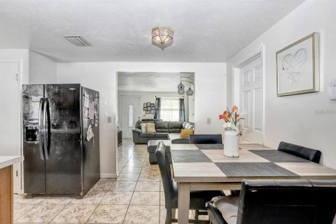 Villa ou maison à vendre à Tampa, Floride: 3 chambres, 111.76 m2 № 2355737 - photo 4