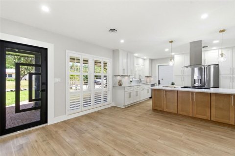 Casa en venta en Saint Petersburg, Florida, 3 dormitorios, 168.52 m2 № 2093162 - foto 3