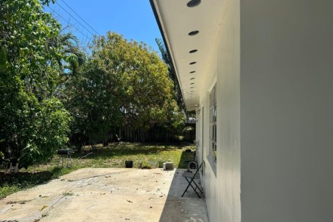 House in Deerfield Beach, Florida 3 bedrooms, 128.21 sq.m. № 1208137 - photo 1
