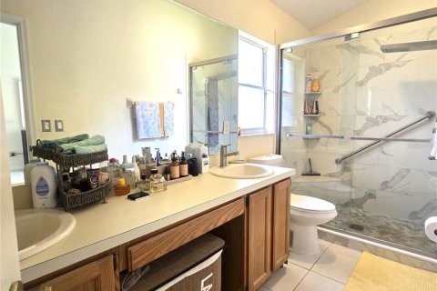 House in Orlando, Florida 3 bedrooms, 141.86 sq.m. № 1832699 - photo 14