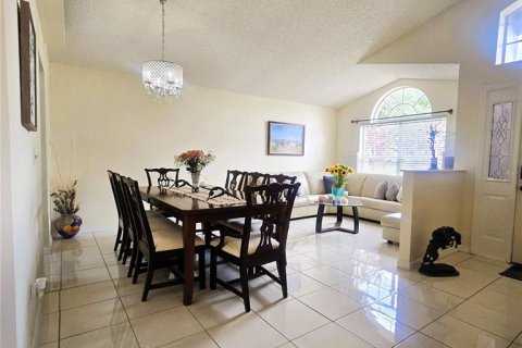 House in Orlando, Florida 3 bedrooms, 141.86 sq.m. № 1832699 - photo 4