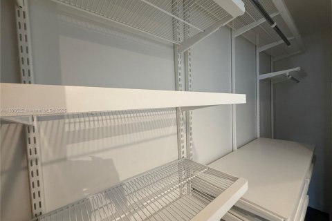 Condo in Miami Beach, Florida  № 2019361 - photo 15