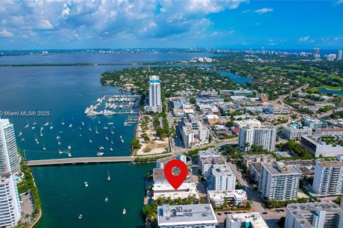 Condo in Miami Beach, Florida  № 2019361 - photo 29