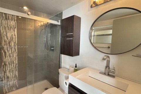 Condo in Miami Beach, Florida  № 2019361 - photo 6