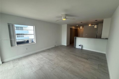 Condo in Miami Beach, Florida  № 2019361 - photo 20