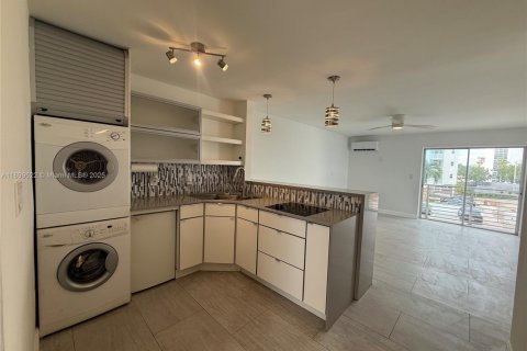 Condo in Miami Beach, Florida  № 2019361 - photo 3