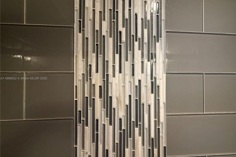 Condo in Miami Beach, Florida  № 2019361 - photo 10