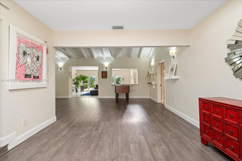 Casa en venta en Miami Beach, Florida, 4 dormitorios, 279.45 m2 № 2062220 - foto 6