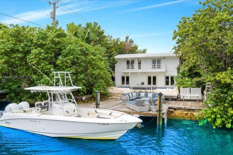 Casa en venta en Miami Beach, Florida, 4 dormitorios, 279.45 m2 № 2062220 - foto 2