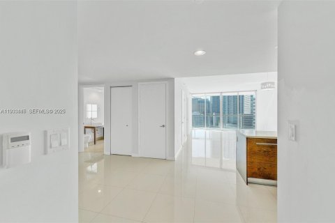Condominio en alquiler en Miami, Florida, 2 dormitorios, 141.03 m2 № 1991414 - foto 2