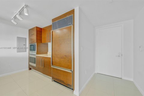 Condominio en alquiler en Miami, Florida, 2 dormitorios, 141.03 m2 № 1991414 - foto 15