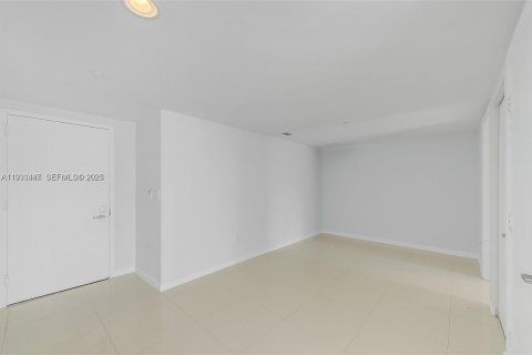 Condominio en alquiler en Miami, Florida, 2 dormitorios, 141.03 m2 № 1991414 - foto 4