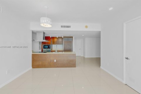 Condominio en alquiler en Miami, Florida, 2 dormitorios, 141.03 m2 № 1991414 - foto 12