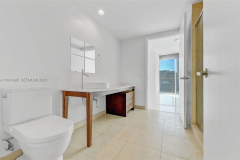 Condominio en alquiler en Miami, Florida, 2 dormitorios, 141.03 m2 № 1991414 - foto 19