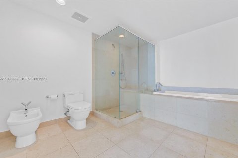 Condominio en alquiler en Miami, Florida, 2 dormitorios, 141.03 m2 № 1991414 - foto 27