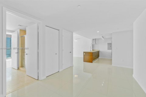 Condominio en alquiler en Miami, Florida, 2 dormitorios, 141.03 m2 № 1991414 - foto 18