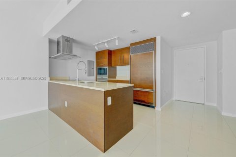 Condominio en alquiler en Miami, Florida, 2 dormitorios, 141.03 m2 № 1991414 - foto 13