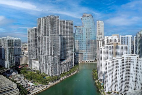 Condominio en alquiler en Miami, Florida, 2 dormitorios, 141.03 m2 № 1991414 - foto 1