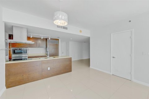 Condominio en alquiler en Miami, Florida, 2 dormitorios, 141.03 m2 № 1991414 - foto 11
