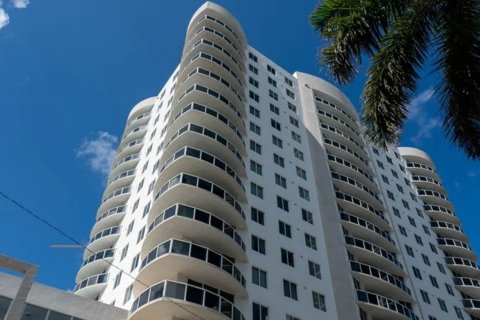 Apartamento en venta en Miami, Florida, 3 dormitorios, 106 m2 № 102586 - foto 1