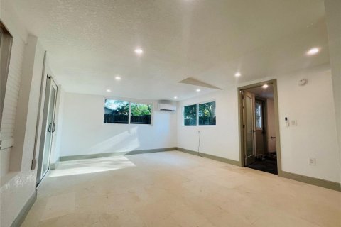 House in Oakland Park, Florida 2 bedrooms, 76.64 sq.m. № 2399944 - photo 11